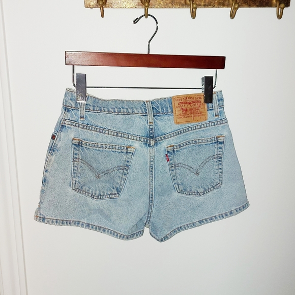 VINTAGE LEVI'S | HIGH RISE DENIM SHORTS
